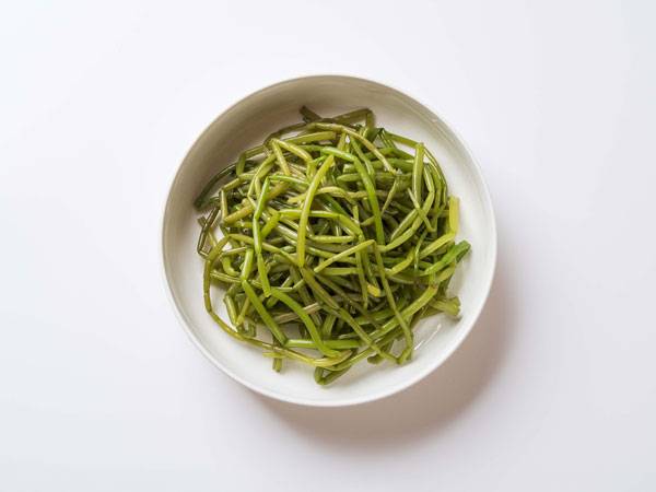 국산 고구마 ‘통채루’의 잎, 잎자루, 줄기 등 지상부 추출물이 근력 개선 효과가 있다는 연구 결과가 나왔다./사진=클립아트코리아