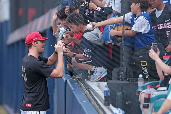 ▲ 구단과 팬들은 네일을 애타게 원하고 있지만, 네일을 둘러싼 상황은 예상보다 복잡할 수 있다 ⓒKIA타이거즈