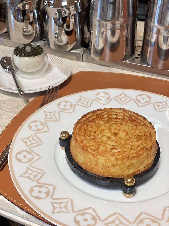 Monogram waffle-caviar (Hong Yoo/The Korea Herald)
