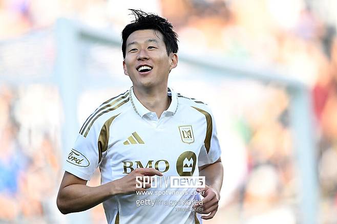 ▲ 손흥민이 북중미 월드컵을 1년 앞두고 펄펄 날고 있다. 활동 무대를 월드컵이 열리는 미국으로 옮긴 손흥민은 LAFC 데뷔골에 이어 대표팀에서도 2경기 연속골 행진을 이어갔다. 그 결과 미국에 온 뒤로 7골 2도움의 고공행진을 펼치고 있다.