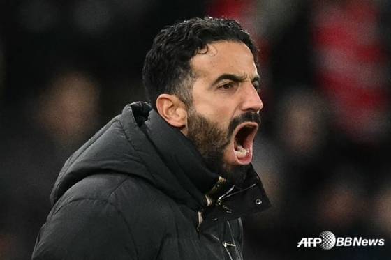 선수들에게 소리 치는 후벵 아모림 감독의 모습. /AFPBBNews=뉴스1