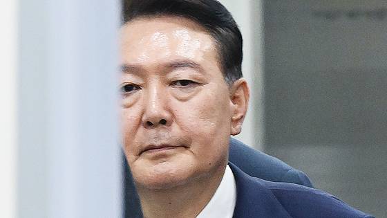 윤석열 전 대통령이 지난 7월 9일 서울 서초구 서울중앙지방법원에서 구속 전 피의자 심문(영장실질심사)을 마치고 법원을 나서고 있다. 사진공동취재단