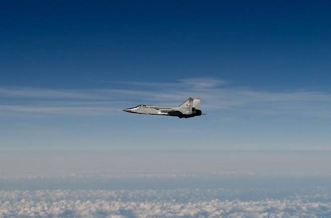 19일(현지시간) 스웨덴 공군은 이날 에스토니아 영공 침범 후 발트해 상공을 비행하는 러시아 미그-31(MIG-31) 전투기의 모습을 공개했다. /AFPBBNews=뉴스1