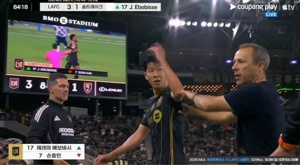 심판에게 격한 항의를 펼치는 손흥민. ⓒ쿠팡플레이