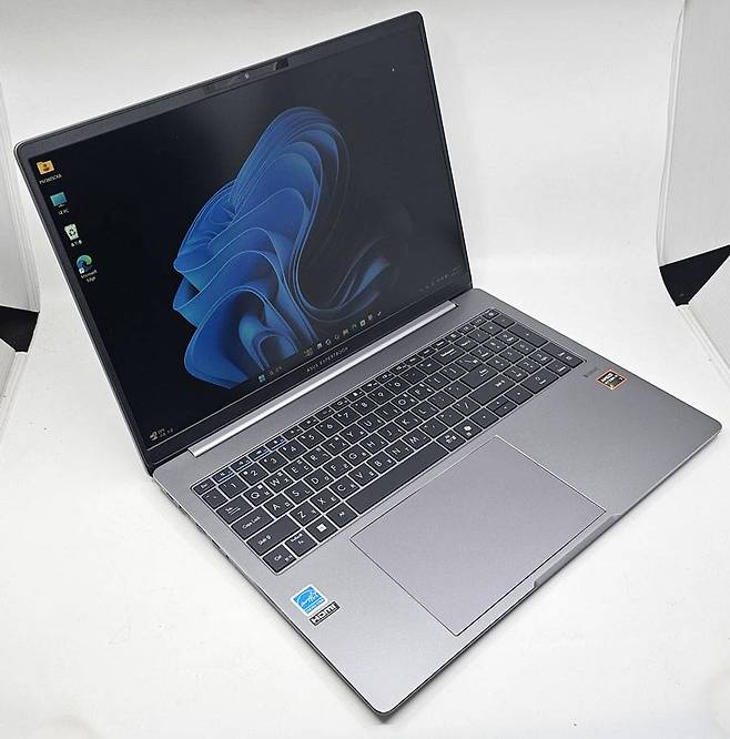 에이수스 엑스퍼트북 P3(PM3606) / 출처=IT동아