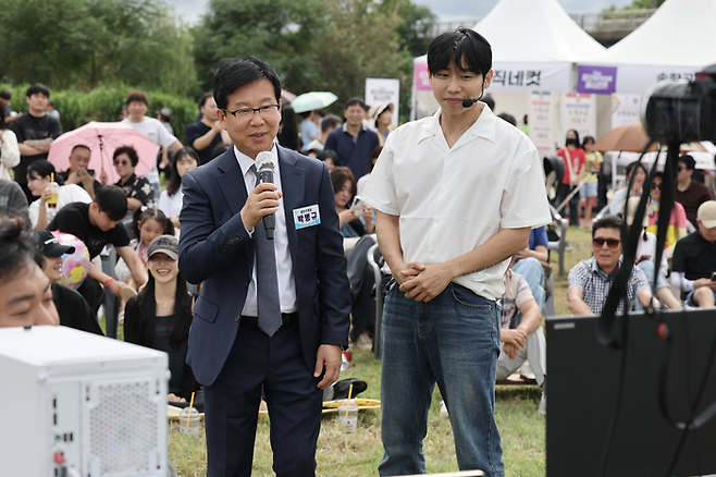 박병규 광주 광산구청장이 지난 20일부터 이틀간 열린 광주 광산구 ‘광산뮤직ON페스티벌’에서 축사를 전하고 있다. 광주 광산구 제공.