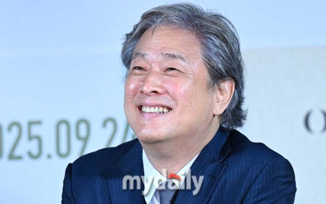 박찬욱 감독이 22일 서울 용산아이파크몰 CGV에서 진행된 영화 '어쩔수가없다' 시사회에 참석했다. / 한혁승 기자