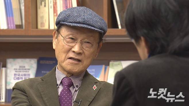 고 신경하 목사. 신경하 목사는 올해 초 CBS와의 인터뷰에서 "사회가 혼란스러울수록 그리스도인들은 교회의 본질, 성서의 가르침에 집중해야 한다"며 "교회 공동체가 공공의 공동체로 거듭나 이 땅의 가난한 자, 소외된 자, 차별 받는 자들을 향한 복음의 정신으로 돌아가야 한다"고 강조했다.