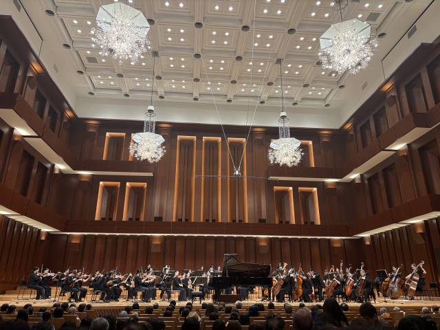 22일 오후 7시(현지시간) 대구시립교향악단 일본 투어의 무대가 열린 후쿠오카의 아크로스 심포니홀 공연 전 내부 사진. 최현정 기자