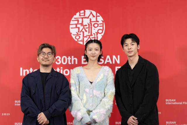 22일 오후 부산 해운대구 우동 영화의전당 비프힐에서 영화 '타년타일' 기자회견이 진행됐다. 왼쪽부터 감독 쿵시우핑, 배우 안젤라 유엔, 배우 허광한. 정성운 인턴 기자