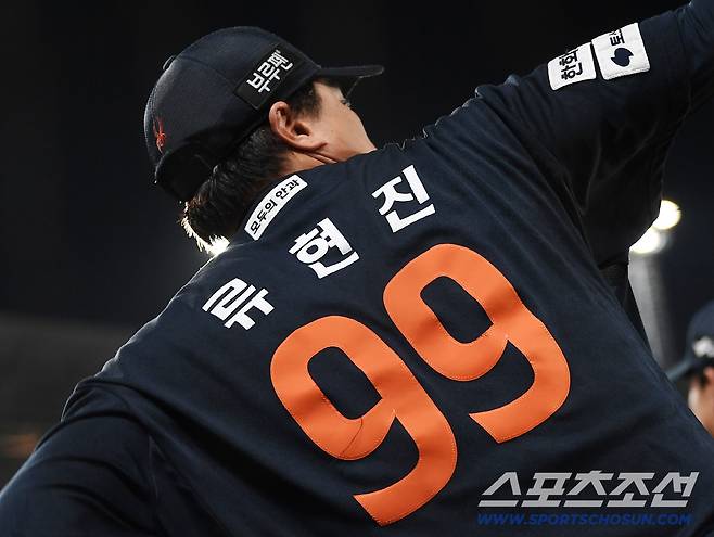17일 광주 기아챔피언스필드에서 열린 한화-KIA전. 한화 선발 류현진이 등판을 준비하고 있다. 광주=정재근 기자 cjg@sportschosun.com/2025.9.17/