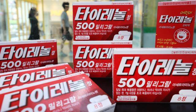 23일 서울 시내 한 편의점에 '타이레놀'이 진열돼 있다. 뉴스1