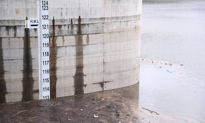 21일 강원 강릉시 주요 상수원인 오봉저수지에 물이 차오르고 있다. 연합뉴스