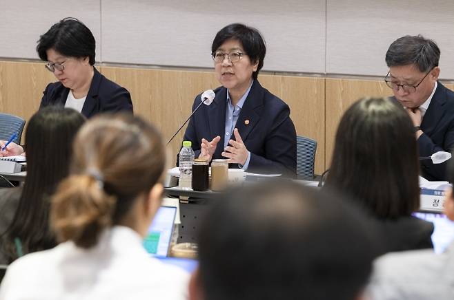 정은경 보건복지부 장관이 22일 서울 영등포구 FKI타워에서 취임 후 첫 기자간담회를 하고 있다. 보건복지부 제공