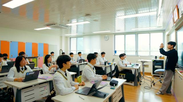 마이스터고 전환 후 첫 신입생을 받은 경북소프트웨어마이스터고등학교는 짧은 역사에도 최고 수준의 교육 환경과 학생 복지, 맞춤형 진로 교육으로 각종 관련 대회에서 수상 성적을 올리는 등 괄목할 성과를 내고 있다. 경북소프트웨어마이스터고 제공.