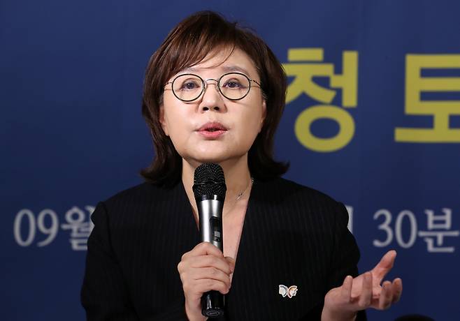 ▲ 양금희 경북도 경제부지사가 24일 남구 대구아트센터에서 열린 아시아포럼21 릴레이 정책토론회에서 기자들의 질문에 답하고 있다. 아시아포럼21 제공