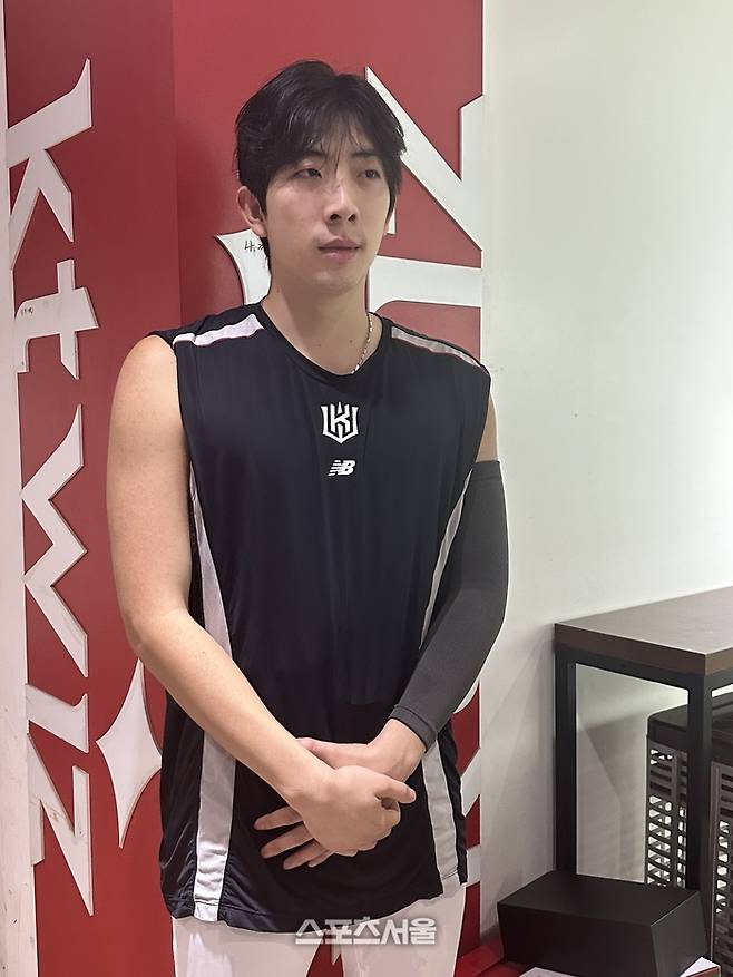 KT 오원석이 23일 수원케이티위즈파크에서 열린 2025 KBO리그 키움전에서 7-0으로 승리한 뒤 인터뷰에 응하고 있다. 수원 | 이소영 기자 sshong@sportsseoul.com