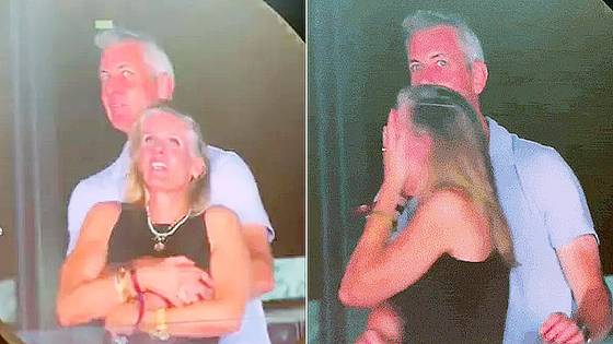 7월16일(현지시간) 록 밴드 콜드플레이의 콘서트에서 앤디 바이런 아스트로노머 전 최고경영자(CEO)가 크리스틴 캐벗 전 최고인사책임자(CPO)를 껴안고 있는 모습이 포착됐다. 사진 틱톡 캡처