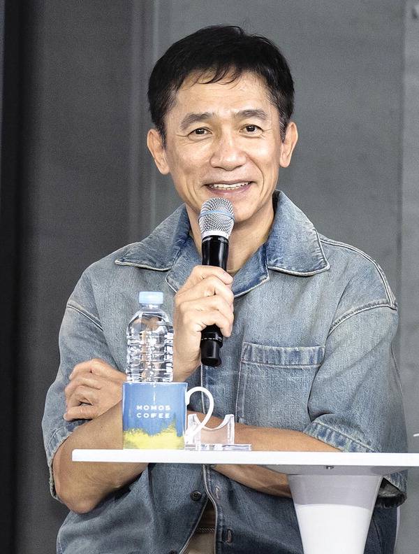 배우 양조위가 24일 영화의전당에서 열린 제30회 BIFF 오픈 토크에 참석해 인사말을 하고 있다. 전민철 기자