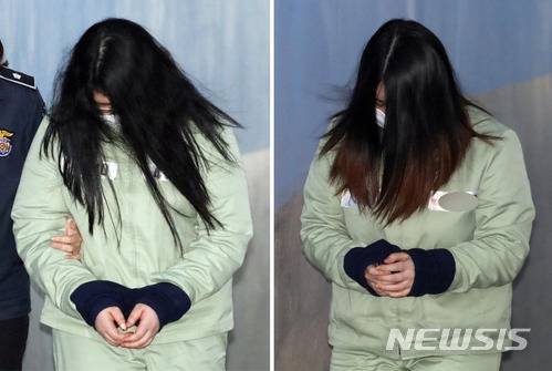 '인천 초등생 살인' 혐의로 재판에 넘겨진 박모양과 김모양이 2018년04월30일 항소심 선고를받기 위해 서울중앙지법으로 출석하고 있다. /사진=뉴시스