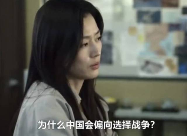 중국 누리꾼들이 문제 삼고 있는 디즈니+ 드라마 ‘북극성’ 장면. 유엔대사 출신 대통령 후보 서문주 역을 맡은 전지현의 “중국은 왜 전쟁을 선호할까요. 핵폭탄이 접경 지대에 떨어질 수도 있는데”라는 대사에 중국 누리꾼들이 중국 모독 대사라며 발끈하고 있다. 서경덕 교수 제공