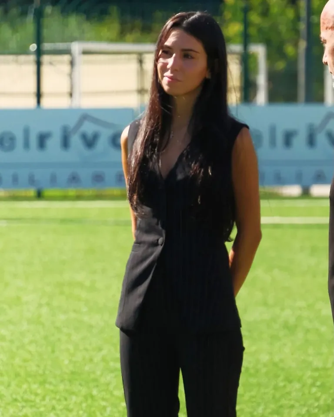 이탈리아 테르나나 회장에 오른 리조. 더선 캡처