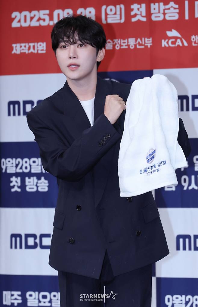 세븐틴 부승관이 24일 오후 서울 마포구 상암동 MBC에서 진행된 예능프로그램 '신인감독 김연경' 제작발표회에 참석해 포즈를 취하고 있다. 신인감독으로 돌아온 배구계의 전설 배구황제 김연경의 구단 창설 프로젝트 '신인감독 김연경'은 오는 28일 첫 방송된다. /2025.09.24 /사진=이동훈 photoguy@