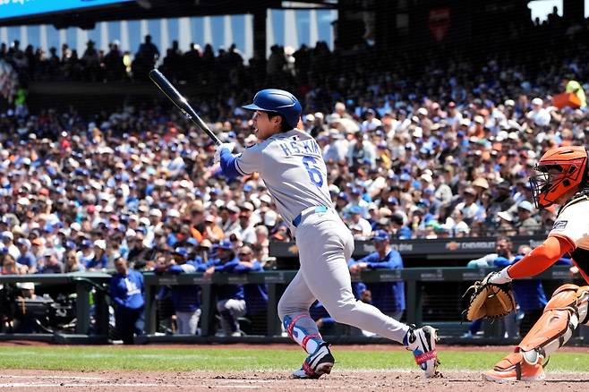 LA 다저스 김혜성이 부상 복귀 이후 부진을 겪고 있는 가운데, 다저스 브랜든 곰스 단장이 미국 현지 매체와의 인터뷰를 통해 김혜성의 운동 능력, 인성, 태도를 높이 평가했다. AP 연합뉴스