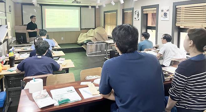 우리와가 최근 24시 센트럴동물메디컬센터에서 세미나를 열고 소화기계 및 피부과 질환 관련 임상 정보를 공유했다(우리와 제공). ⓒ 뉴스1