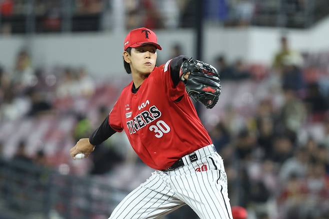 KIA 홍원빈이 10일 대구삼성라이온즈파크에서 열린 2025 KBO리그 삼성전에서 힘차게 공을 던지고 있다. 사진 | KIA 타이거즈