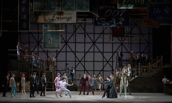 홍콩 거리의 결투 장면. ⓒ홍콩발레단