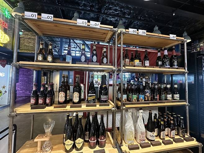 축제 현장에서 판매 중인 벨기에 병맥주. /사진= 강예신 여행+ 기자