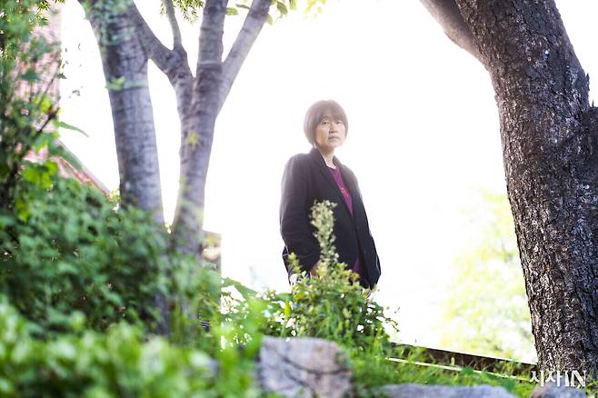 영화 <3학년 2학기>를 연출한 이란희 감독이 9월9일 서울 중구 <시사IN> 편집국에서 인터뷰를 마친 후 카메라 앞에 섰다. ⓒ시사IN 박미소