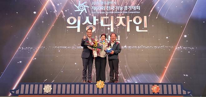 울산여성회관 소속 수강생 김다인 씨가 '제60회 전국기능경기대회 의상디자인 직종'(지도강사 김재근)에서 금메달을 수상했다.