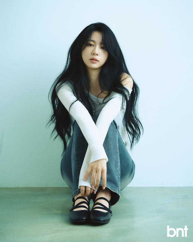 톱은 에트오소메, 슈즈는 착한구두 제품.