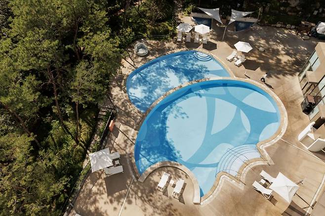 퍼블릭 공간에 있는 라운드풀