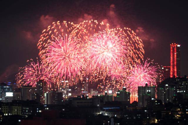 2024년 10월 5일 서울 영등포구 여의도한강공원에서 열린 2024 서울세계불꽃축제 모습. 정다빈 기자