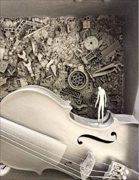 정승호 작가의 아들이 가지고 놀던 레고와 길가에서 주운 바이올린으로 만든 ‘SHB #0245’. /갤러리 채율 제공