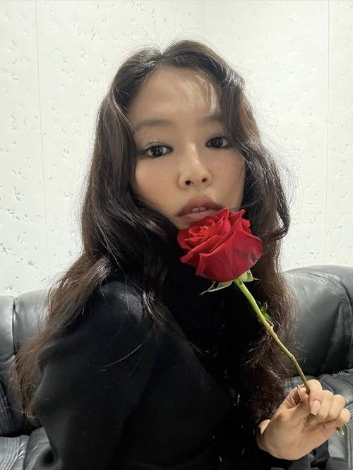 사진=제니 SNS