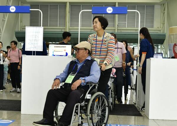 '장애인과 비장애인이 함께하는 2025 아름다운 동행-열 사람의 한걸음'