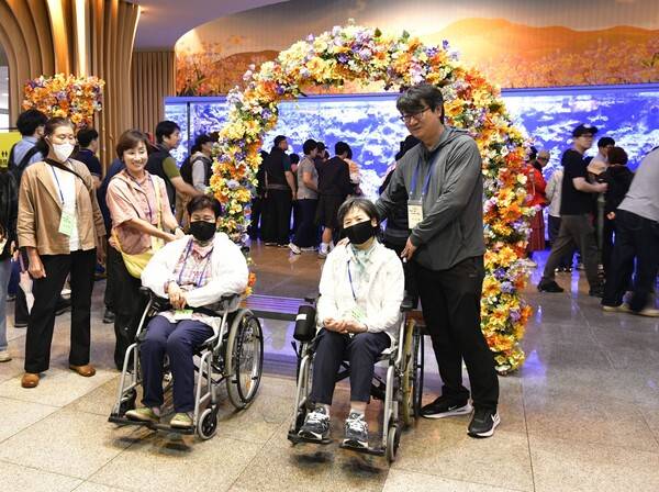 '장애인과 비장애인이 함께하는 2025 아름다운 동행-열 사람의 한걸음'