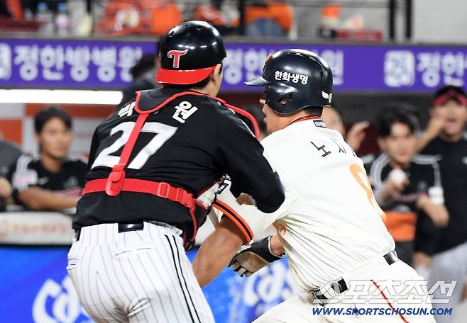 포수 박동원을 속인 3루 주자 노시환의 완벽한 연기였다.