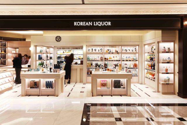 신세계백화점 강남점 식품관 내 전통주 매장. 신세계백화점 제공