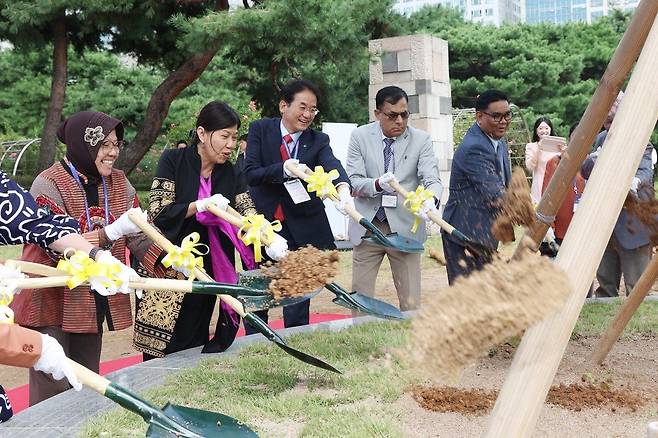 UCLG ASPAC 총회 기념식수행사. 고양시 제공