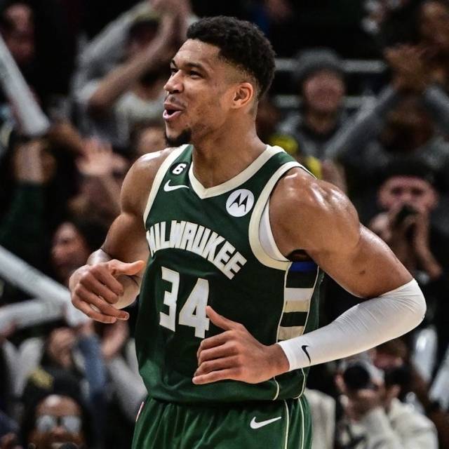 아데토쿤보도 자신의 커리어를 위해선 올 시즌 반드시 정상을 바라봐야 한다. 그는 2020-21시즌 NBA 정상에 선 뒤, 네 시즌 연속 플레이오프에서 ‘광탈’했다. 특히 최근 세 시즌은 모두 1라운드 탈락, 아데토쿤보의 인내심에도 한계가 찾아왔다. 사진=X