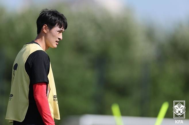 ▲ 박용우 개인에게도 타이밍이 잔혹하다. 현지 전문가 예상대로 십자인대 파열이 드러날 경우 월드컵 본선은 물론 정상 컨디션 회복까지 최소 1년여의 공백이 불가피할 전망이다. 현실적으로 박용우의 마지막 월드컵 기회가 날아갈 수도 있다는 점에서 안타까움이 커지고 있다. ⓒ 대한축구협회