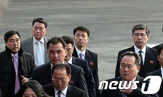 왼쪽에서 두번째 인물이 맹경일. 2018.1.9/뉴스1 ⓒ News1 사진공동취재단