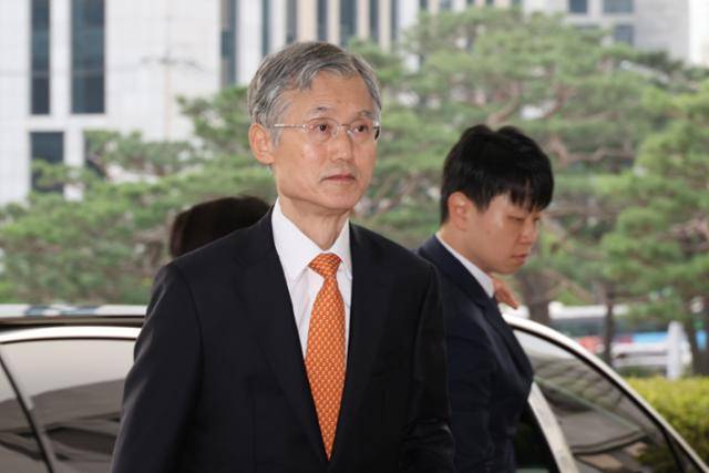 조희대 대법원장이 26일 서울 서초구 대법원으로 출근하고 있다. 연합뉴스