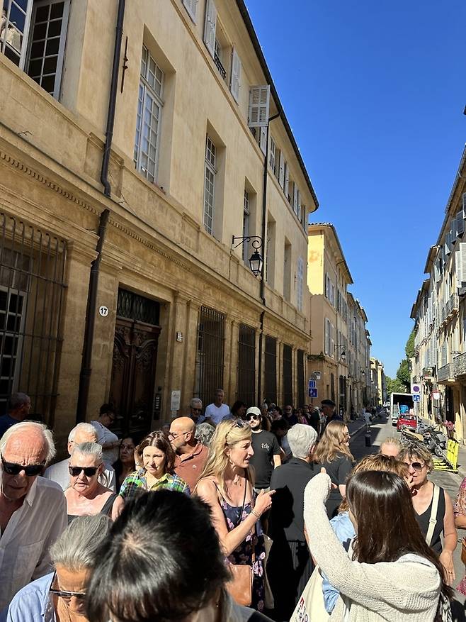 전시 개장 첫날, 몰려든 사람들 / 사진=권효정 여행+ 기자