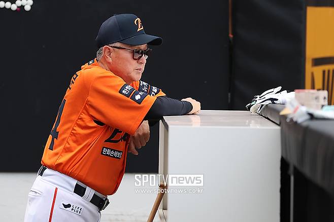 ▲ 김경문 감독은 김범수와 황준서의 가을야구 컨디션에 신경을 쓰고 있다 ⓒ곽혜미 기자